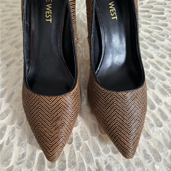 Nine West Women's Margot Pony Dress‎ Pump, Herringbone Calf hair mohair Size 6.5 - Picture 3 of 7